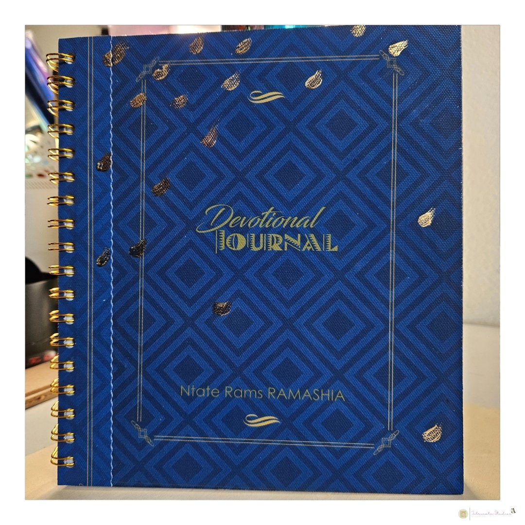 istudiossa's tweet photo. DID SOMEONE SAY FATHER'S DAY GIFT!?
#fathers #fathersday #fathersdaygifts #gift #devotional #journaling #devotionaljournaling📖 #blue #wednesday #business #womanownedsmallbusiness #smallbusiness #intricatestudios #socialmedia https://t.co/lKINVyX2Tz