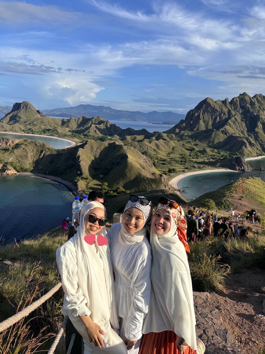 ciciomeyy's tweet photo. Only in Labuan Bajo! Cantik gilosssss!!! Daripada hotel ke sailing ke hiking semua cantik aaaaa rindunya nak healing https://t.co/53NMBpxsiS