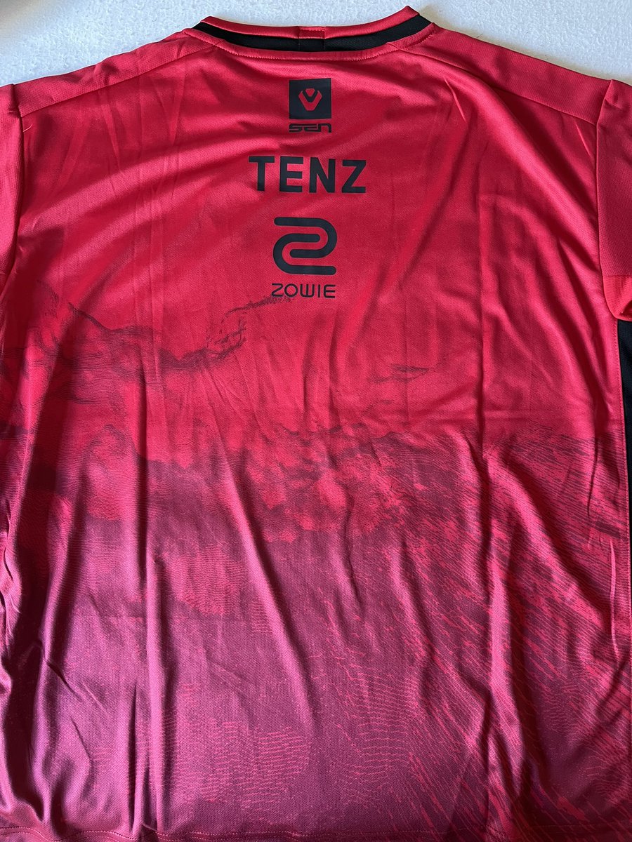 Glazed <a href="/Sentinels/">Sentinels</a> since day 1 and bought <a href="/TenZOfficial/">TenZ</a> sentinels jersey which arrived today!  (EU Glazer)