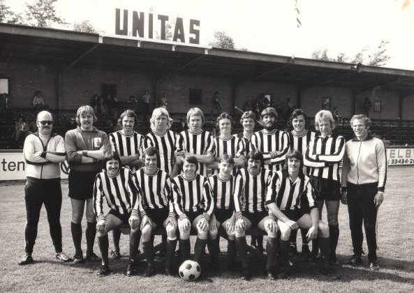 📸 On the day #Euro2024 begins, we had to go with an <a href="/OfficialHarwich/">Harwich and Parkeston FC</a> photo taken on the continent.

🇳🇱 This is the Shrimpers at the <a href="/gvvunitas/">GVV Unitas</a> summer tournament of 1976 - and they won it on what was their 7th visit!

✍️ Will post names at lunchtime.