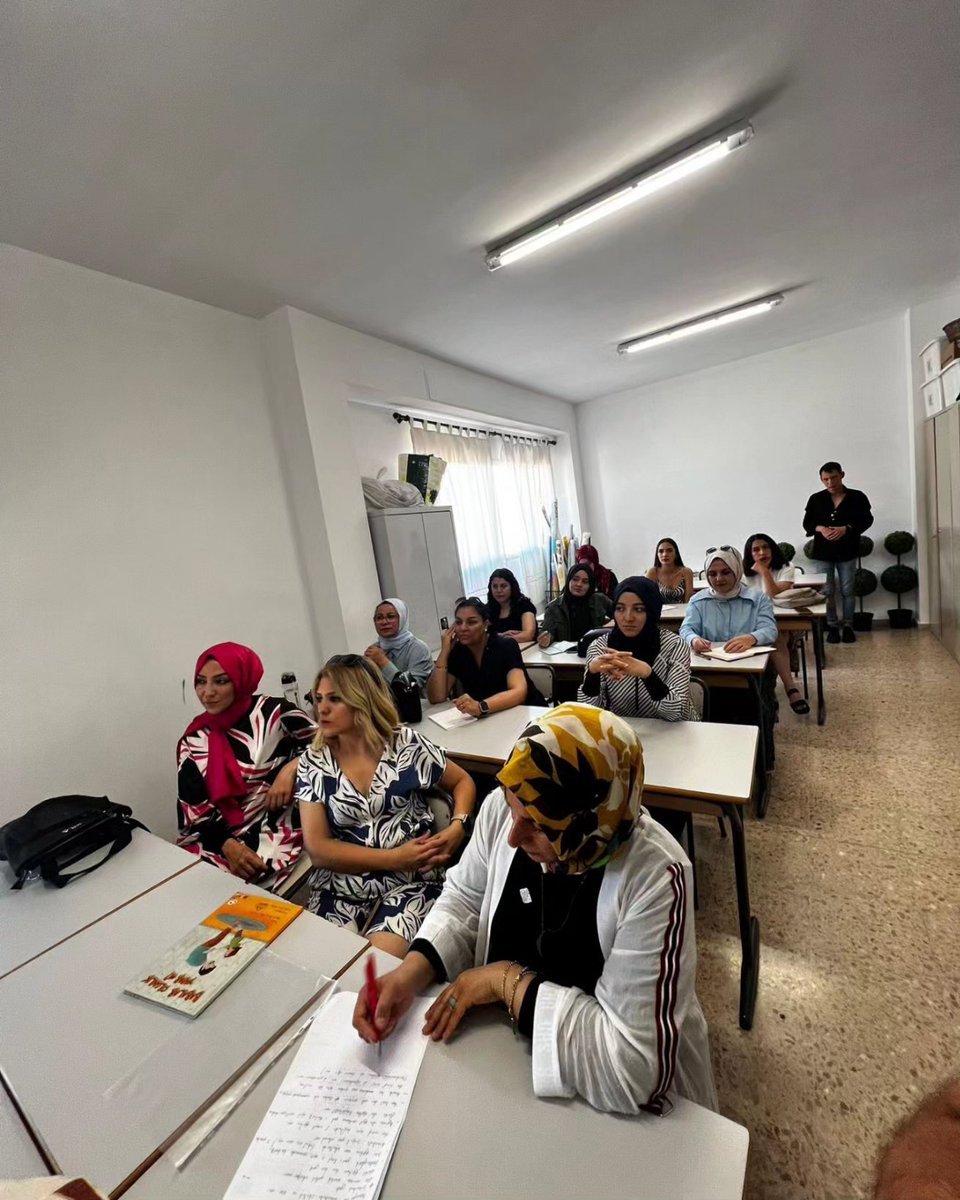 Batmancamlitepe's tweet photo. Erasmus+ Okul Akreditasyonu kapsamında İspanya/Valencia hareketliliği eğitimi tamamlanmış olup,hareketliliğe katılan Yağmur Deniz ÖZEN ERTEKİN, Fatima DOĞRU ve Büşra HATTAPOĞLU'nu tebrik eder,başarılarının devamını dileriz 💐 @tcmeb @BatmanilMEM @Batman_mem_arge @MahmutKurtaran1 https://t.co/x2fadwJcj9