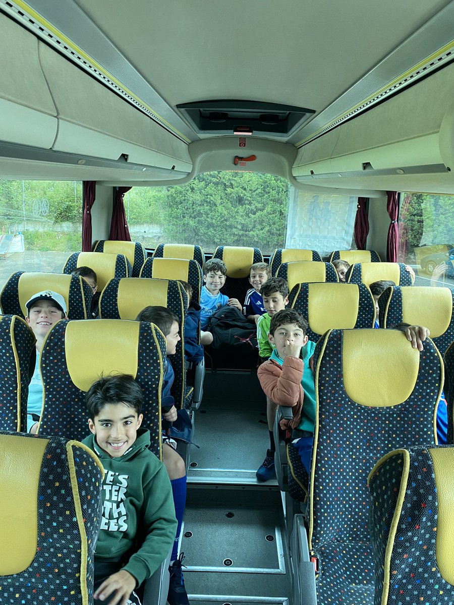 FET_Ov_Lorena's tweet photo. Empezamos la aventura… ¡¡Cabárceno 2024!! Familias atentas a twitter y a la carpeta de fotos para estar conectados 🏖️📸🚎 @FET_Oviedo https://t.co/wF6dK6rwag