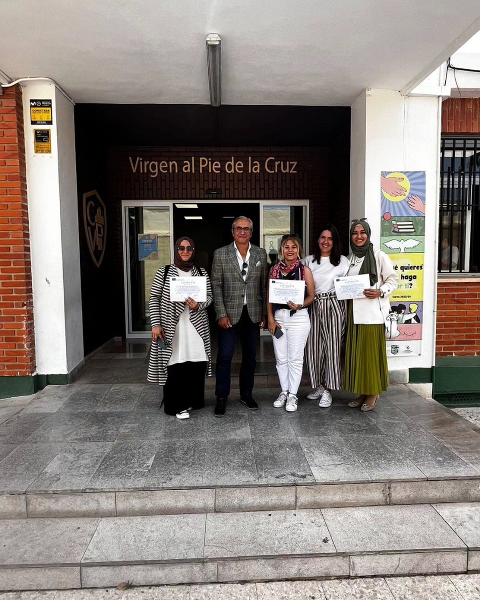 Batmancamlitepe's tweet photo. Erasmus+ Okul Akreditasyonu kapsamında İspanya/Valencia hareketliliği eğitimi tamamlanmış olup,hareketliliğe katılan Yağmur Deniz ÖZEN ERTEKİN, Fatima DOĞRU ve Büşra HATTAPOĞLU'nu tebrik eder,başarılarının devamını dileriz 💐 @tcmeb @BatmanilMEM @Batman_mem_arge @MahmutKurtaran1 https://t.co/x2fadwJcj9