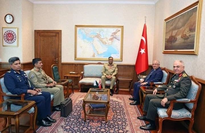 periKiziiii_'s tweet photo. Milli Savunma Bakanı Yaşar Güler, Pakistan Genelkurmay Başkanı Orgeneral Sahir Şemşad'ı karşıladı. Genelkurmay Başkanı Metin Gorak'ın daveti üzerine Ankara'ya gitti. 
#pakistan #Türkiye https://t.co/mwuDkwmTWi
