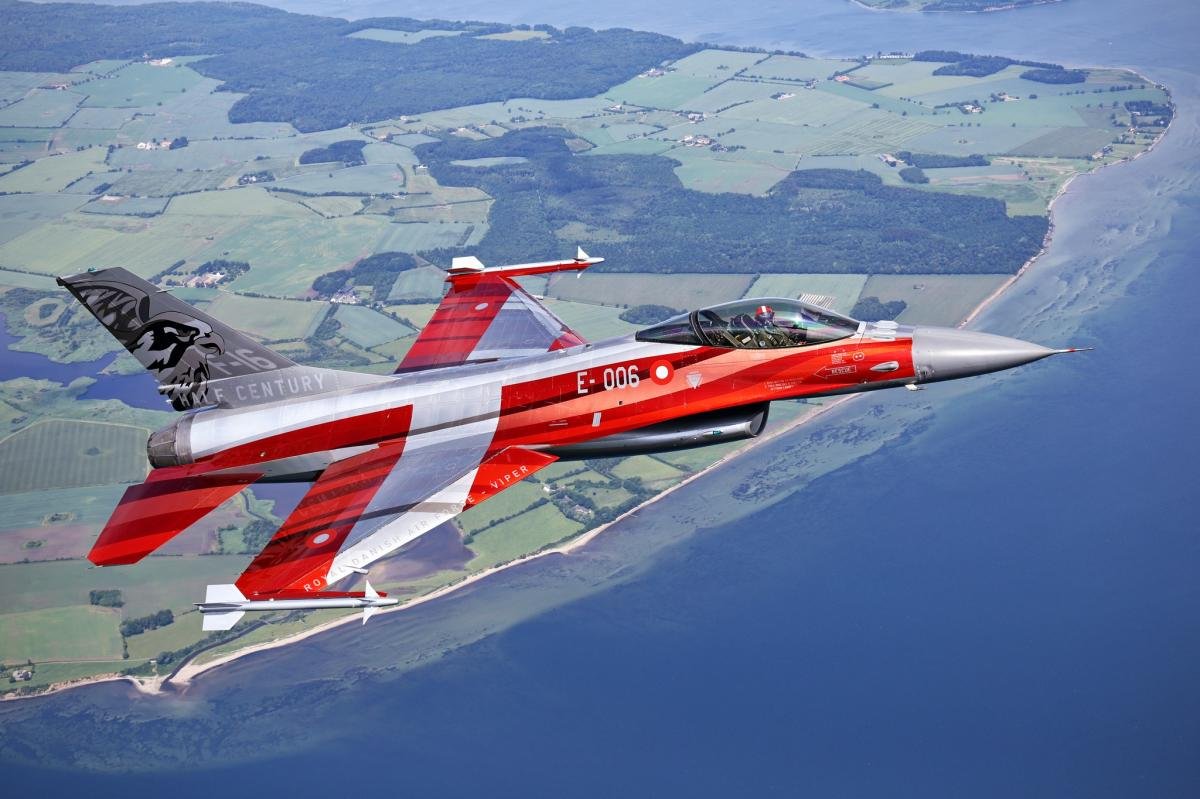 Display update : airshowdisplay.fr/actualites/nou…

#airshow #f16 #jetfighter #danish #lockeedmartin #display #pilot #avgeek #aviation