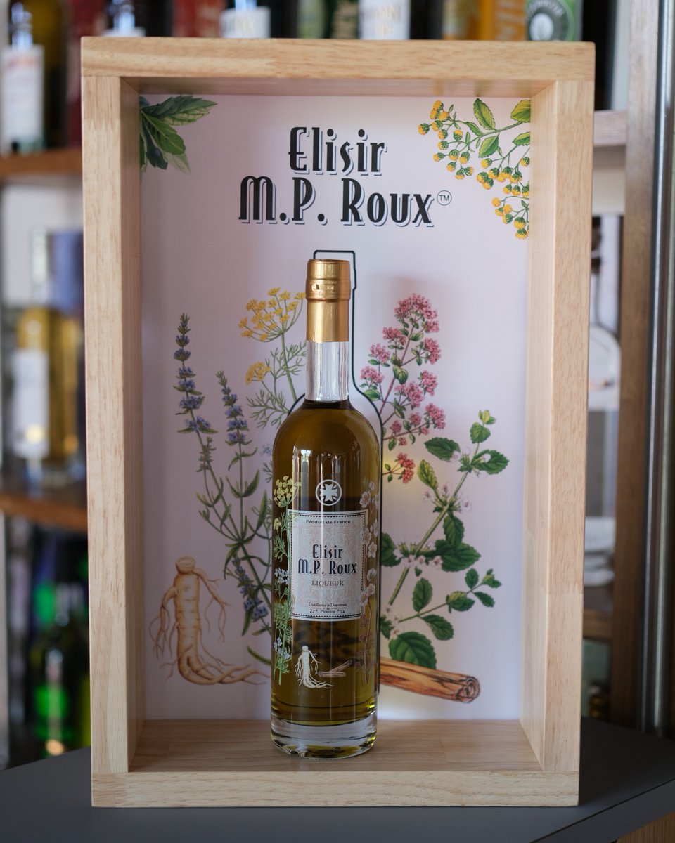 ELISIR M.P. ROUX, this 50 cl, 47° spirit offers a complex and delightful flavour profile. Experience the vibrant warmth of marjoram, lemon balm, and mint, harmoniously intertwined with light notes of aniseed and the subtle essence of almonds.