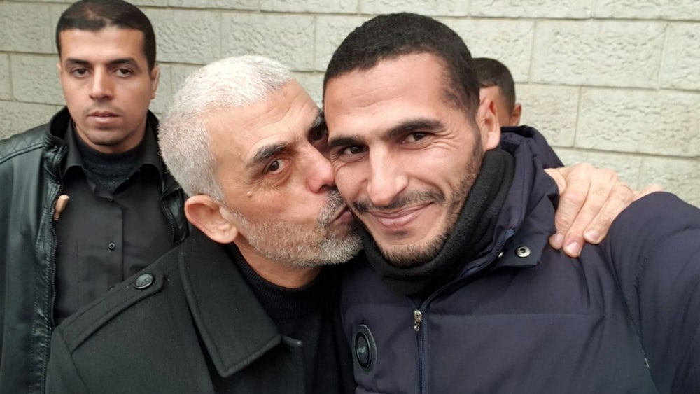 ℹ️ Palästinensische „Journalisten“
 
Im Gaza-Streifen gab es bis zum Gazakrieg vier Universitäten und eine Fern-Uni, von denen nur eine laizistisch (Trennung von Staat und Religion) war. Die Islamische Universität wurde durch die Muslimbrüder gegründet, aus denen auch die Hamas