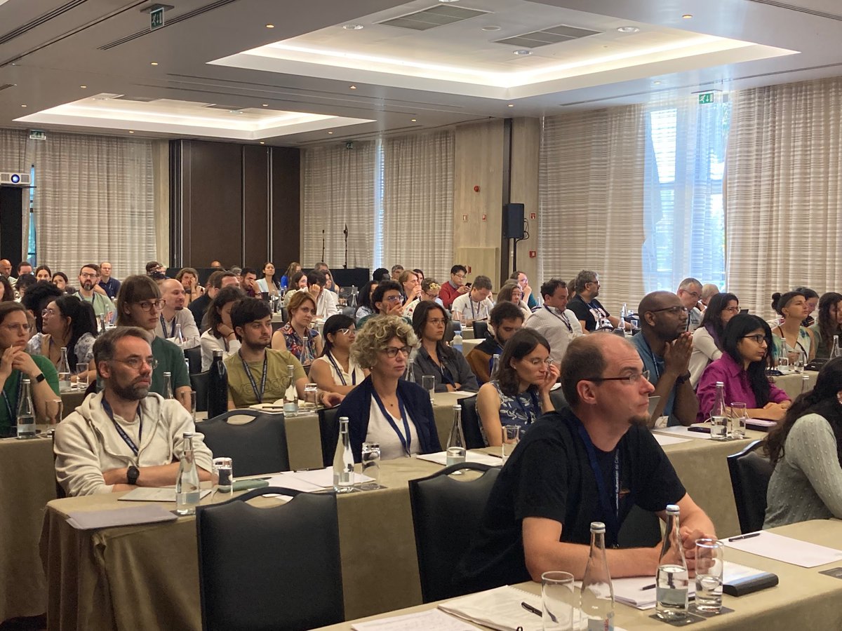 SymbNET's tweet image. All eyes paying attention to Lena Best @UKSH_KI_HL, talking about aging associated decline of host-microbiome metabolic interactions. #SymbNET2024