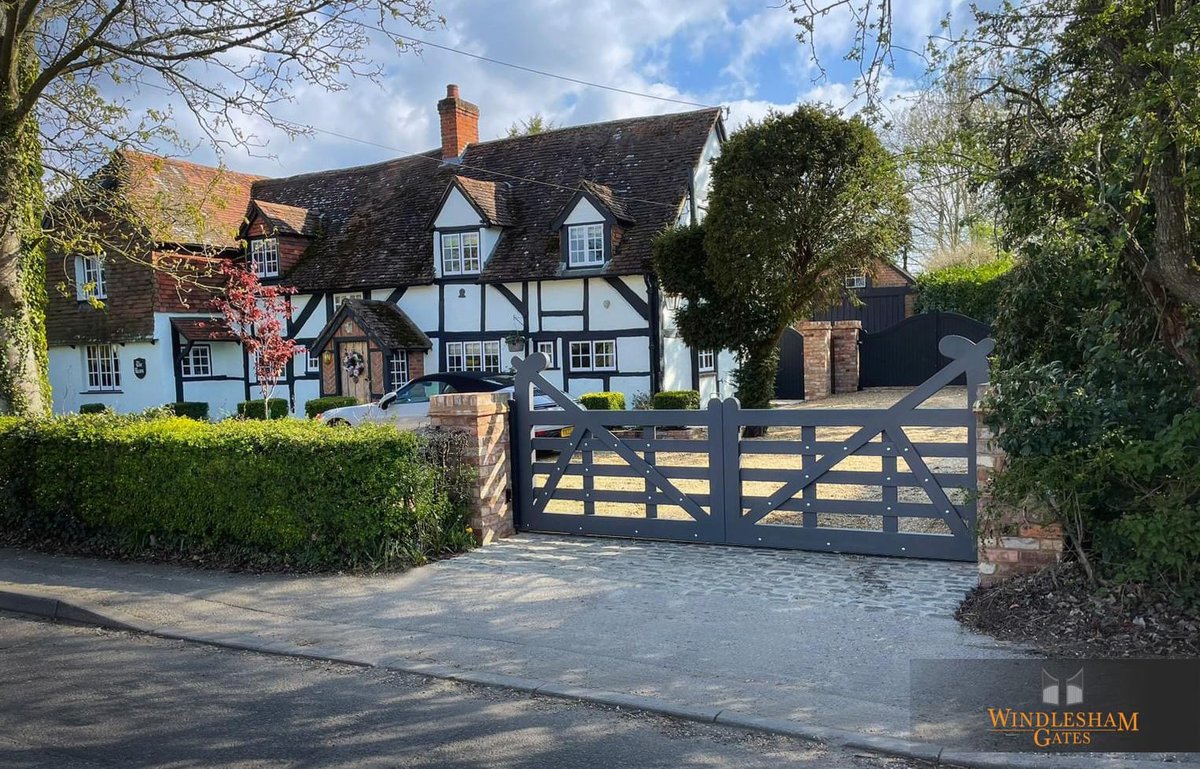 Windlesham Gates tweet media