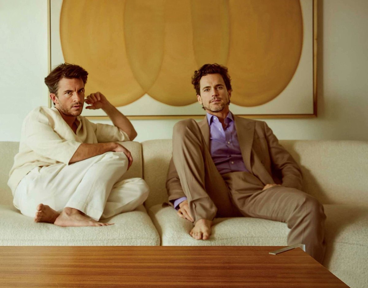 WithhLoveAnnie's tweet photo. You can't be serious!
This is a Hate Crime
An Illegal Attack
#JonathanBailey #MattBomer #FellowTravelers #HawTi https://t.co/aWc49QIqHx