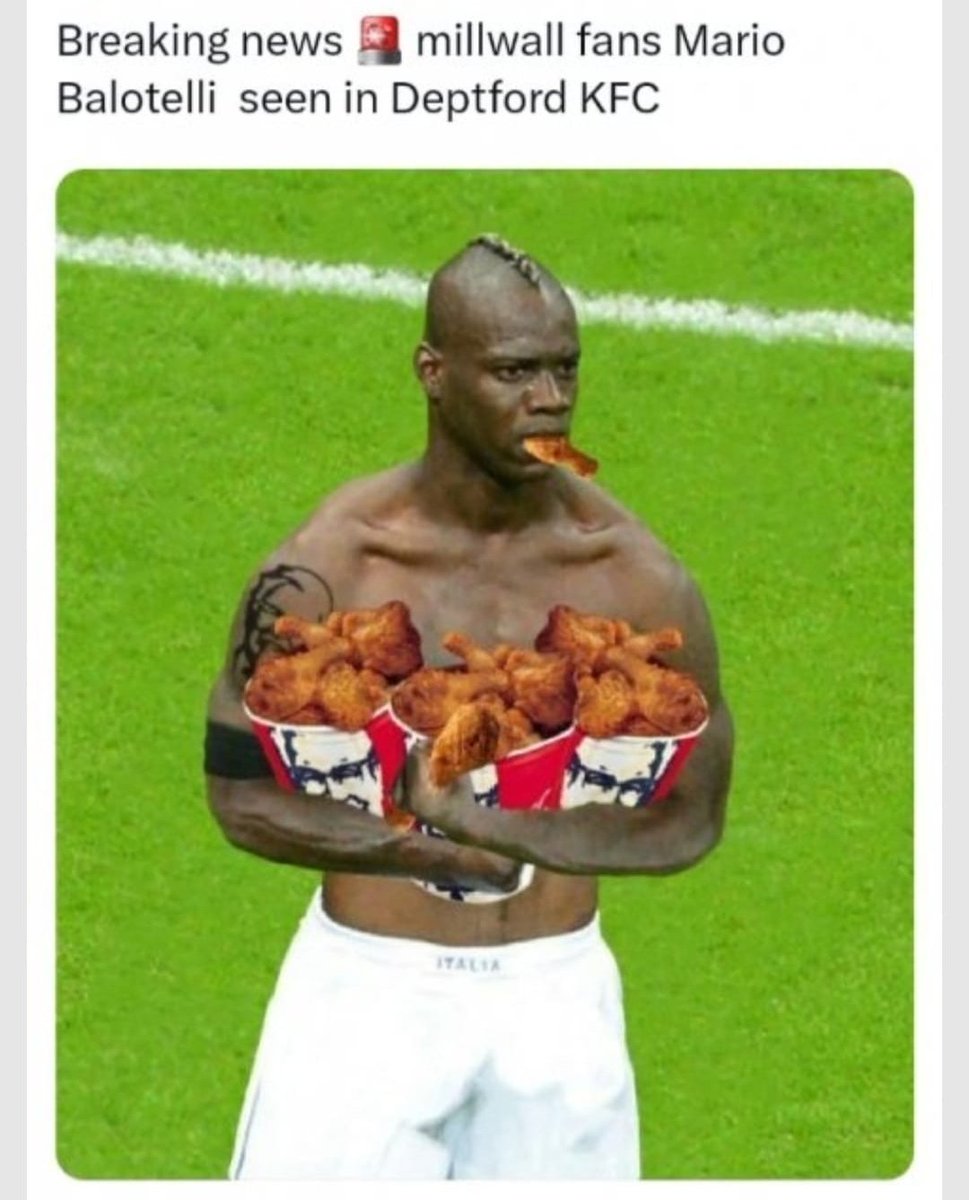 MaskellDaren's tweet photo. @LovelyGeezer65 Prefers chicken https://t.co/rCnNqjF7zF