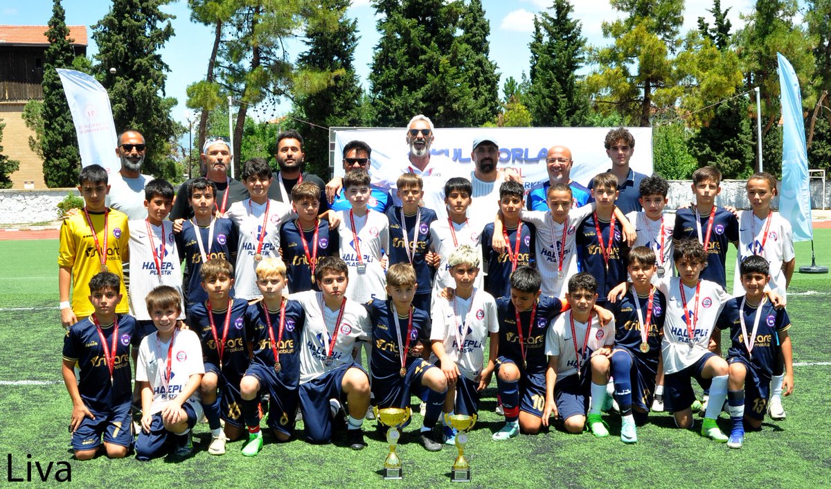 MersinMEM's tweet photo. Okul Sporları Küçükler Futbol
Müsabakaları'nda Mersin Ahmet
Hocaoğlu Ortaokulu Türkiye 2.'si!🏆⚽

Burdur'da düzenlenen ve 4 gün süren
müsabakalarda mücadele eden
öğrencilerimizi ve öğretmenlerimizi tebrik eder, başarılarının devamını dileriz. 

📎https://t.co/sRFC2spwrG
📎https://t.co/PUa90NPNMj

@tcmeb
@Yusuf__Tekin 
@ahpehlivan53 
@fazilet_durmus