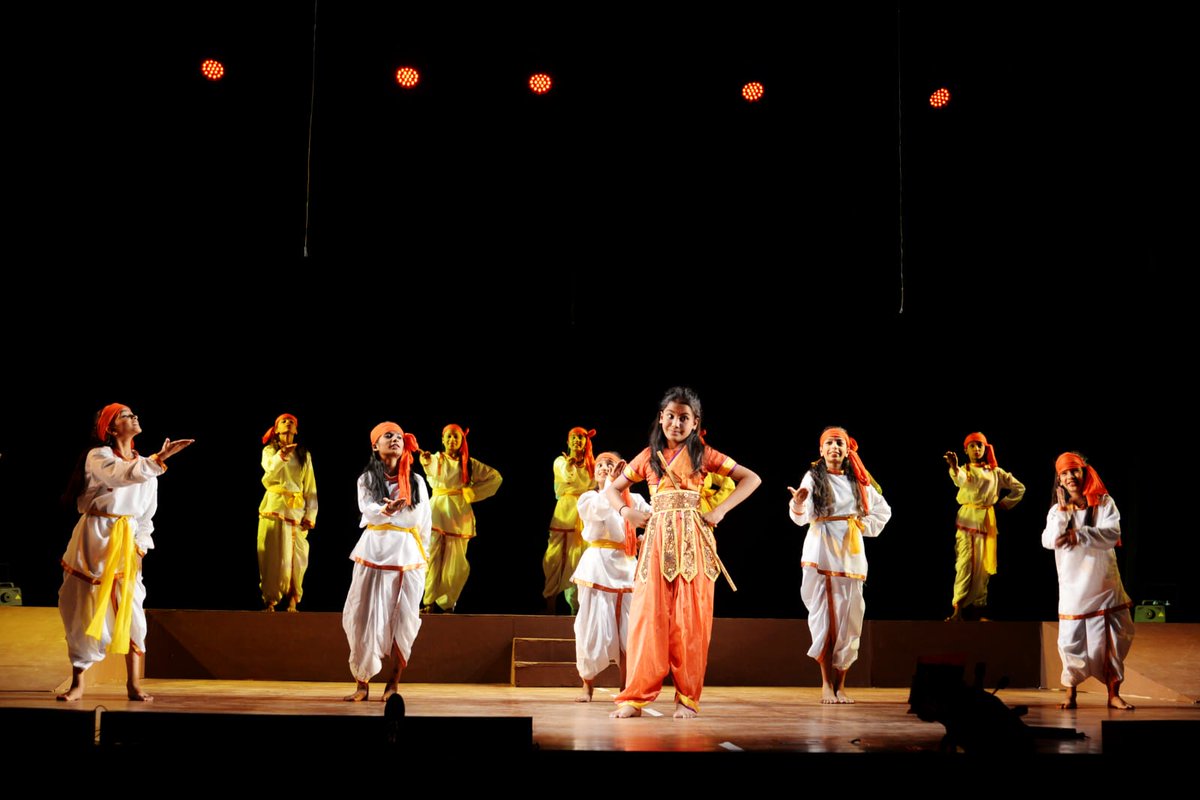 nsd_india's tweet photo. ‘राष्ट्रीय नाट्य विद्यालय’ एवं ‘इंडियन ऑयल कॉरपोरेशन लिमिटेड’ के संयुक्त तत्त्वावधान में दो दिवसीय ‘रंग पल्लव’ बाल नाट्य उत्सव का आयोजन दिनांक 11 एवं 12 जून, 2024 को किया जा रहा है । प्रथम दिवस यानी 11 जून को उद्घाटन समारोह का शुभारम्भ दीप प्रज्ज्वलन से हुआ । https://t.co/sHqn2Drc4m