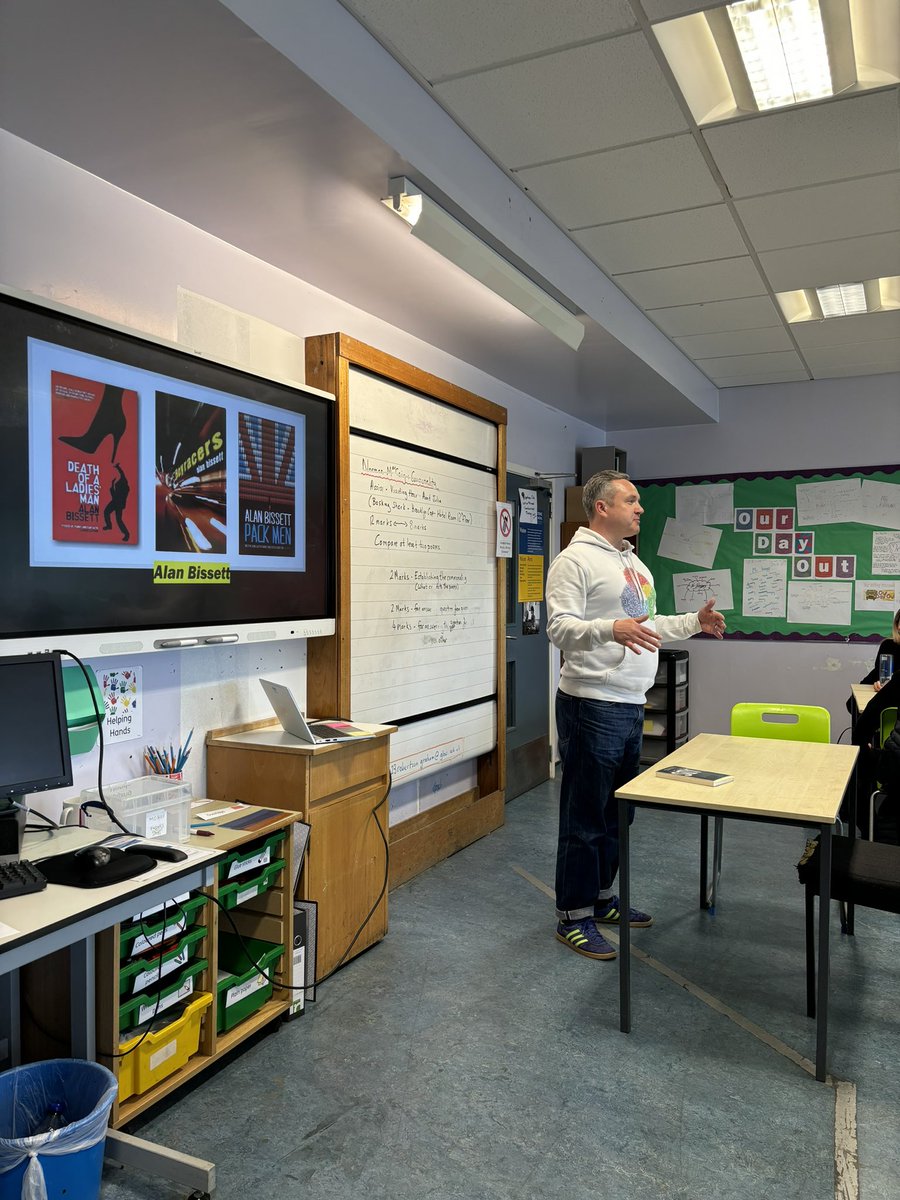 JohnstoneHighSc_Library tweet media