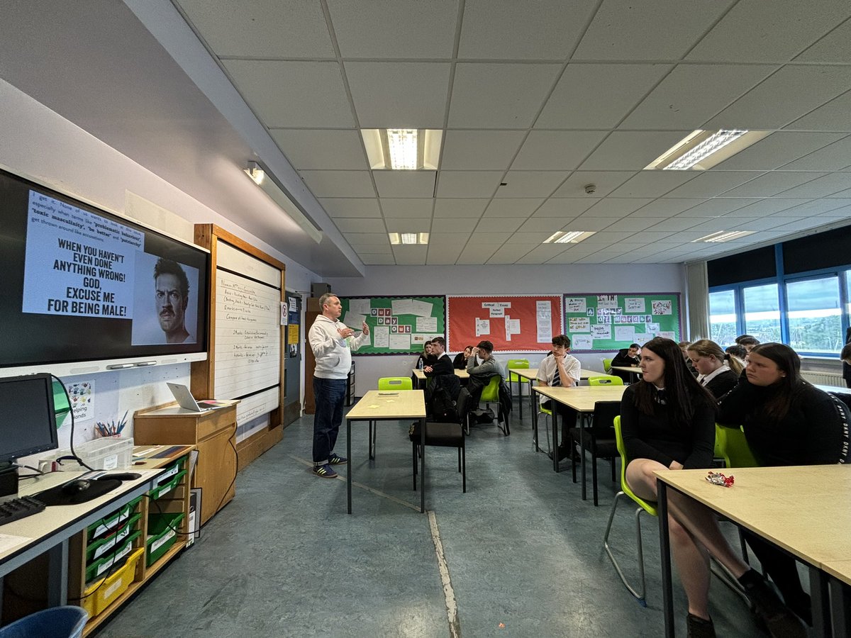 JohnstoneHighSc_Library tweet media