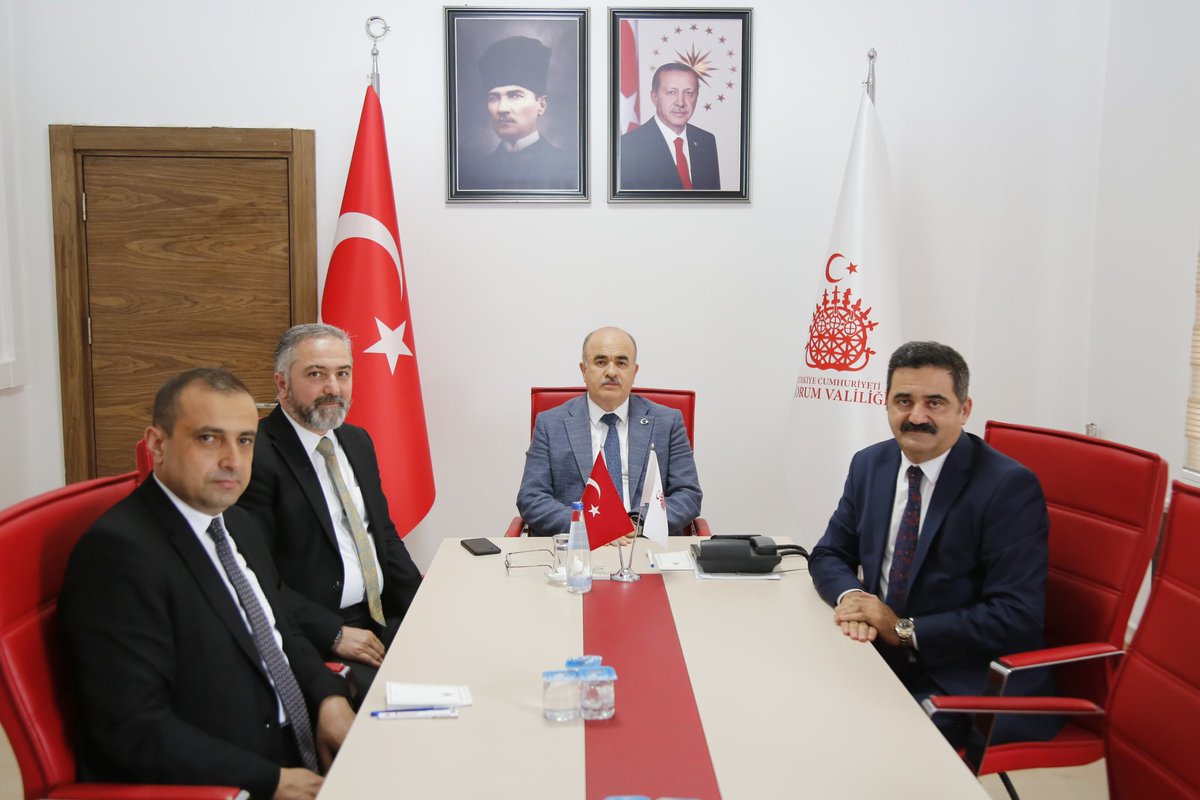 CorumValiligi's tweet photo. İlimiz Merkez Üçtutlar mahallesinde hayırsever iş insanı Ali Evlüce tarafından yaptırılacak olan cami ve müştemilatına ait inşaat yapım protokolü, Valimiz Sayın Doç. Dr. Zülkif Dağlı, İl Müftüsü Şahin Yıldırım ve hayırsever iş insanı Ali Evlüce tarafından Valilik Toplantı Salonunda imzalandı. 

Sayın Valimiz: “İmzalamış olduğumuz bu protokolün ilimize hayırlı olmasını temenni ediyor, hayırsever iş insanımız Ali Evlüce’ye bu duyarlı davranışından dolayı teşekkür ediyorum.” dedi.

@zulkifdagli