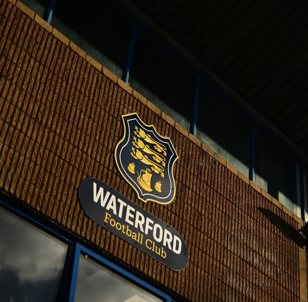 WaterfordFCie's tweet photo. Waterford FC can confirm that the club will be applying for a licence to compete in the 2025 SSE Airtricity Women’s Premier Division following an invite from the FAI.

Read more below ⤵️

🔗 https://t.co/1BrTtLSrNQ

#WaterfordFC https://t.co/8jQbaBLo3u