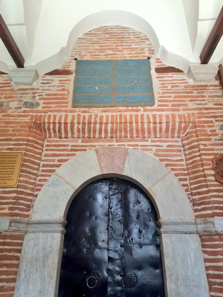 InsaniMimari's tweet photo. Kubbesinde leylekleri, içerisinde yüzlerce el yazması eserleriyle Necippaşa Kütüphanesi https://t.co/Kg3wSURDtj