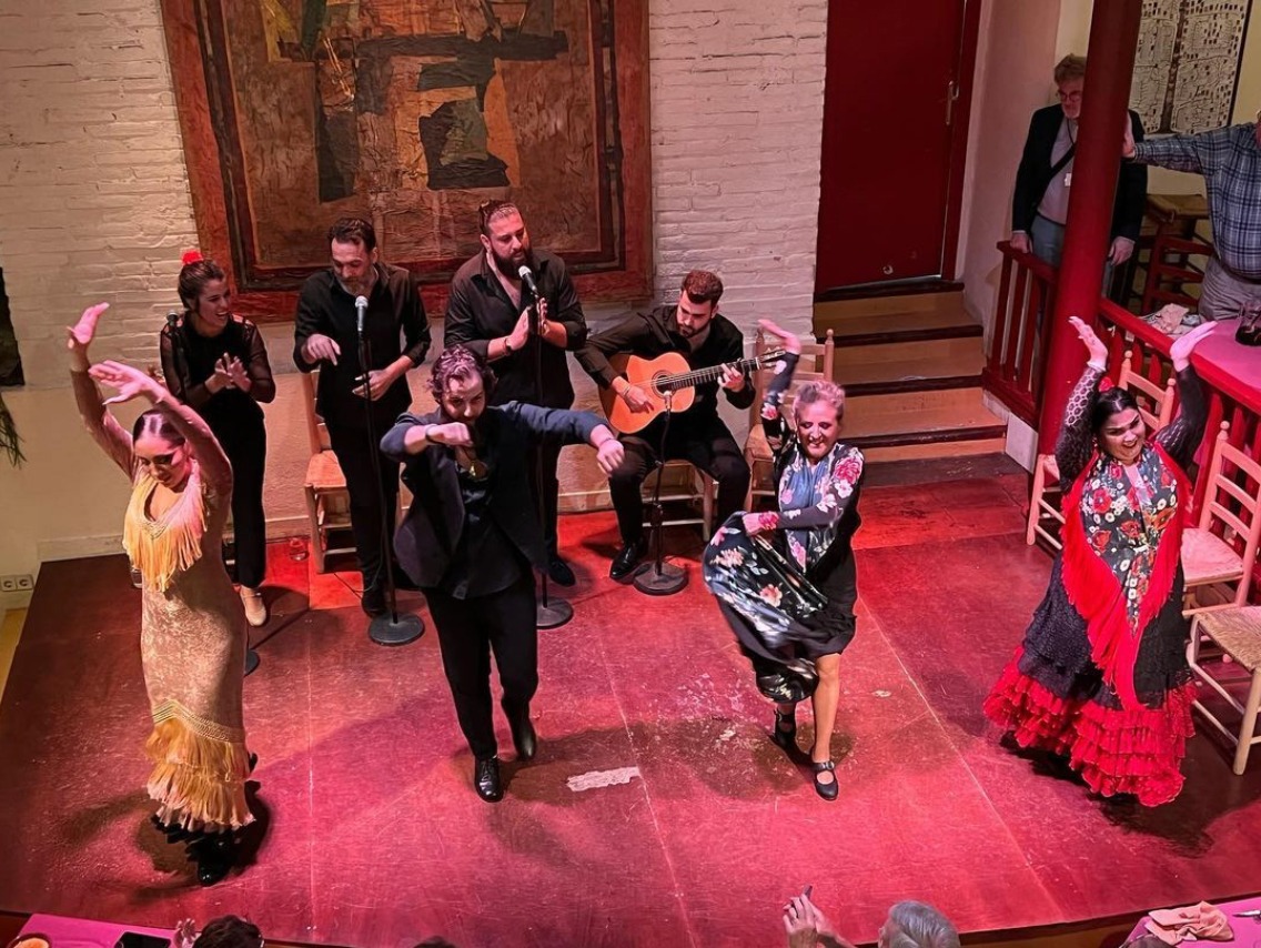 El tablao de Carmen (@tablaocarmen) on Twitter photo El día del #flamenco es el 16 de noviembre, en conmemoración del día en que la <a href="/UNESCO_es/">UNESCO en español 🏛️#Educación #Ciencia #Cultura</a> declaró el arte jondo Patrimonio Cultural Inmaterial de la Humanidad en 2010.
Nuestra nota al respecto: tablaodecarmen.com/16-de-noviembr…
<a href="/AAntfes/">Asoc Nac Tablaos Flamencos de España ANTFES</a>
#cultura El día del #flamenco es el 16 de noviembre, en conmemoración del día en que la <a href="/UNESCO_es/">UNESCO en español 🏛️#Educación #Ciencia #Cultura</a> declaró el arte jondo Patrimonio Cultural Inmaterial de la Humanidad en 2010.
Nuestra nota al respecto: tablaodecarmen.com/16-de-noviembr…
<a href="/AAntfes/">Asoc Nac Tablaos Flamencos de España ANTFES</a>
#cultura