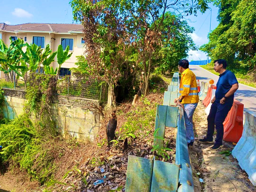 12 Jun 2024 - #INFRASEL hari ini telah mengadakan lawatan tapak lokasi cerun runtuh di Jalan Hj Mohd Amin, Daerah Sepang bersama <a href="/SepangJkr/">jkr sepang</a> bagi menilai kerosakan dan langkah yang perlu dilaksanakan di kawasan tersebut.