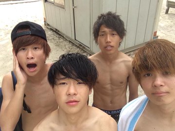 加藤聡一郎君。吹田市出身。1987年生誕。陰茎は18㎝。
加藤嘉隆君。様似郡出身。1986年生誕。浦河高校・北海道ハイテクノロジー専門学校救急救命士学科卒。陰茎は20㎝。
加藤龍士君。JR(大和路・おおさか東)線久宝寺駅出身。陰茎は16㎝。
加藤良輔君。水戸市出身。1984年生誕。陰茎は16㎝。