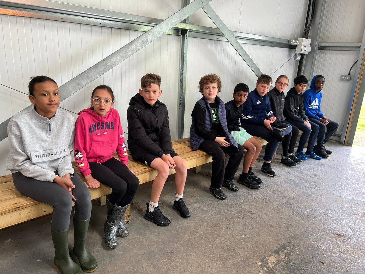 thamesideschool's tweet photo. Group 1 and 6 doing Indoor Archery #ThamesideOnTour #Residential24 #Mersea24 https://t.co/8KbvbSimnV