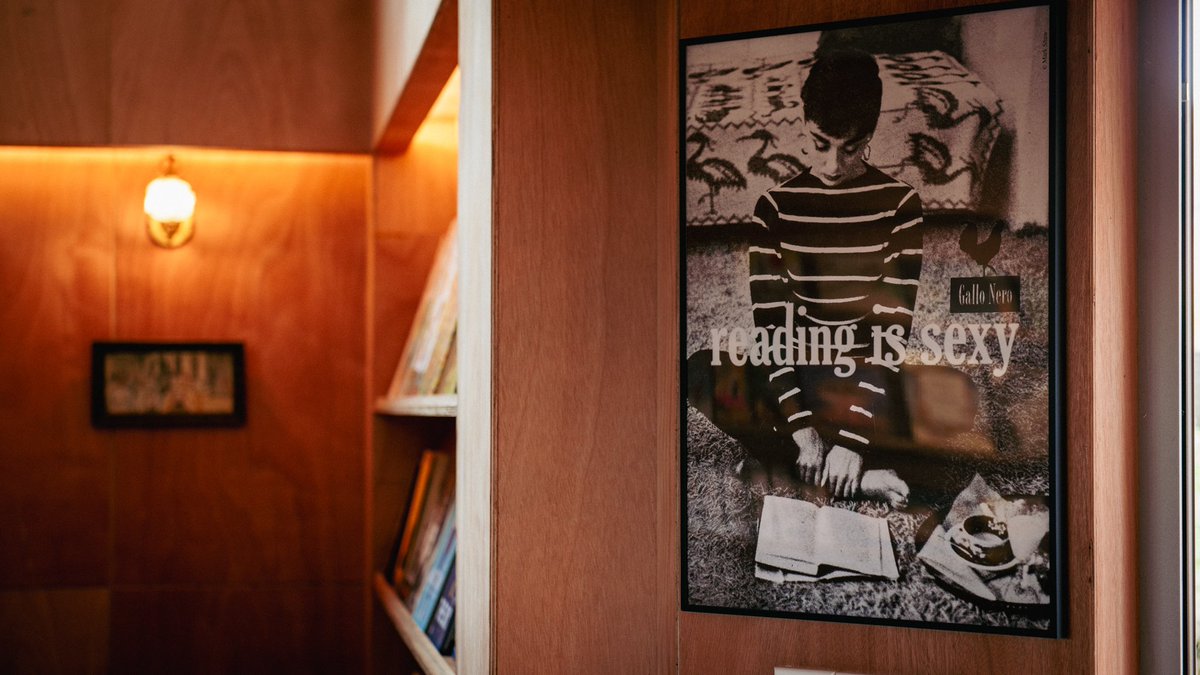 스페인 마드리드에 위치한 작은 출판사 Gallo Nero에서 제작한 오드리 헵번 오리지널 포스터도 입고 되었습니다. 

크기 : A3 (42 x 59.4 cm)
종이 재질 : 아트지
작가 : Dennis Stock