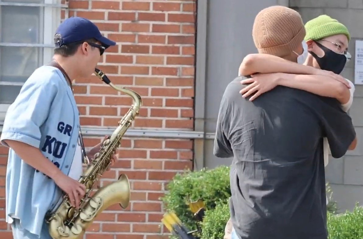 LuvYHC's tweet photo. Their hugs, their smiles 💜💜💜
Joonie surprising us with his saxophone 💜💜💜
Jiminie's long hugs with his eyes closed,  as though soaking up the moment   🥺💜
#WelcomeBackJin https://t.co/QnVXwyChHC