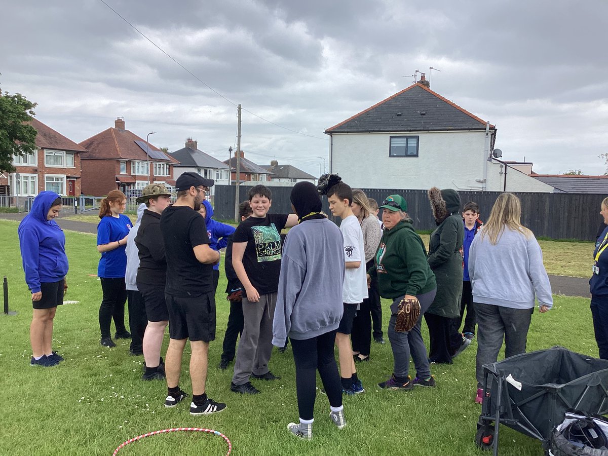 Pencoedtre_Base's tweet photo. We had a fantastic time working with Hollie and Charlie from @LittleLeagueUK at the Barry Autism Base multi-sports day! We look forward to playing with you again in the future!⚾ @sportwales @dsw_news @ValeSportsTeam1 https://t.co/vNMvYMmBRA