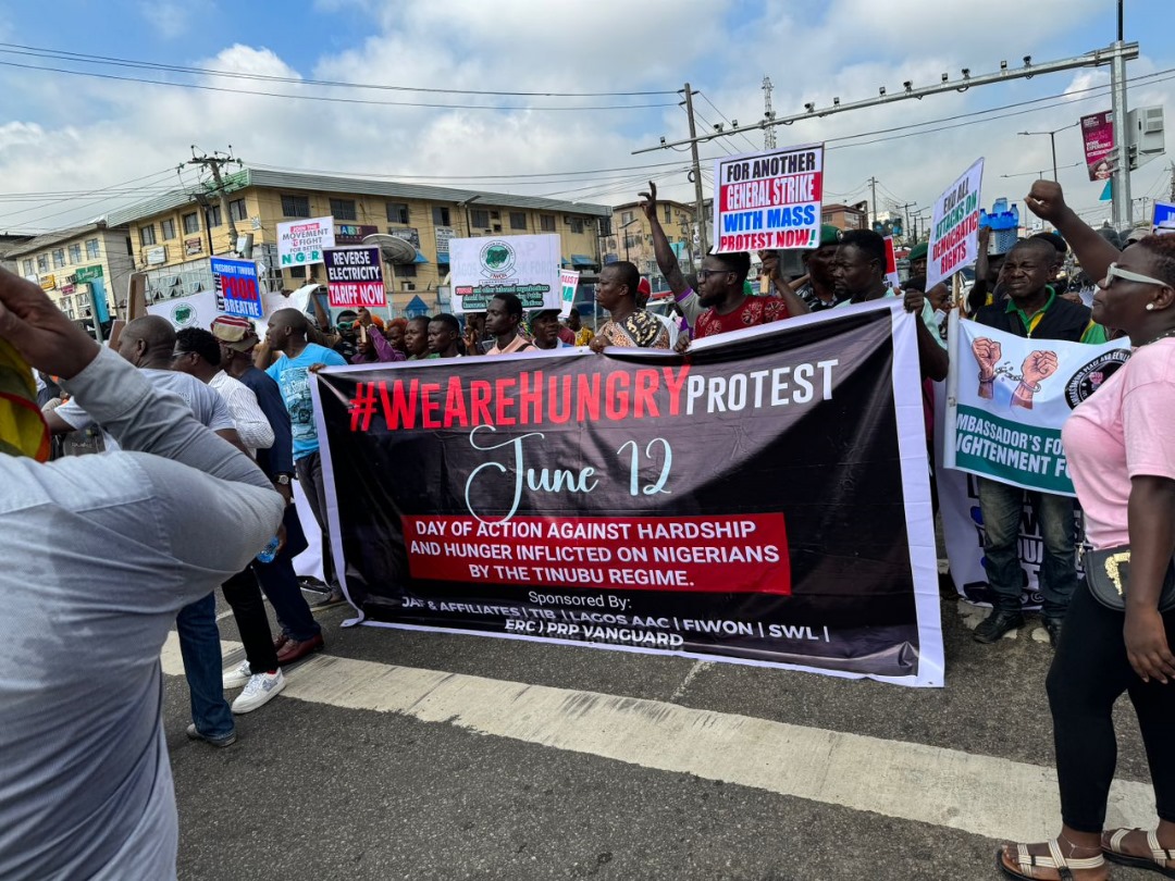 PoplinSonia's tweet photo. RT @vanguardngrnews: Democracy Day: Protest begins in Lagos [photos] https://t.co/6DqwO4gdnJ