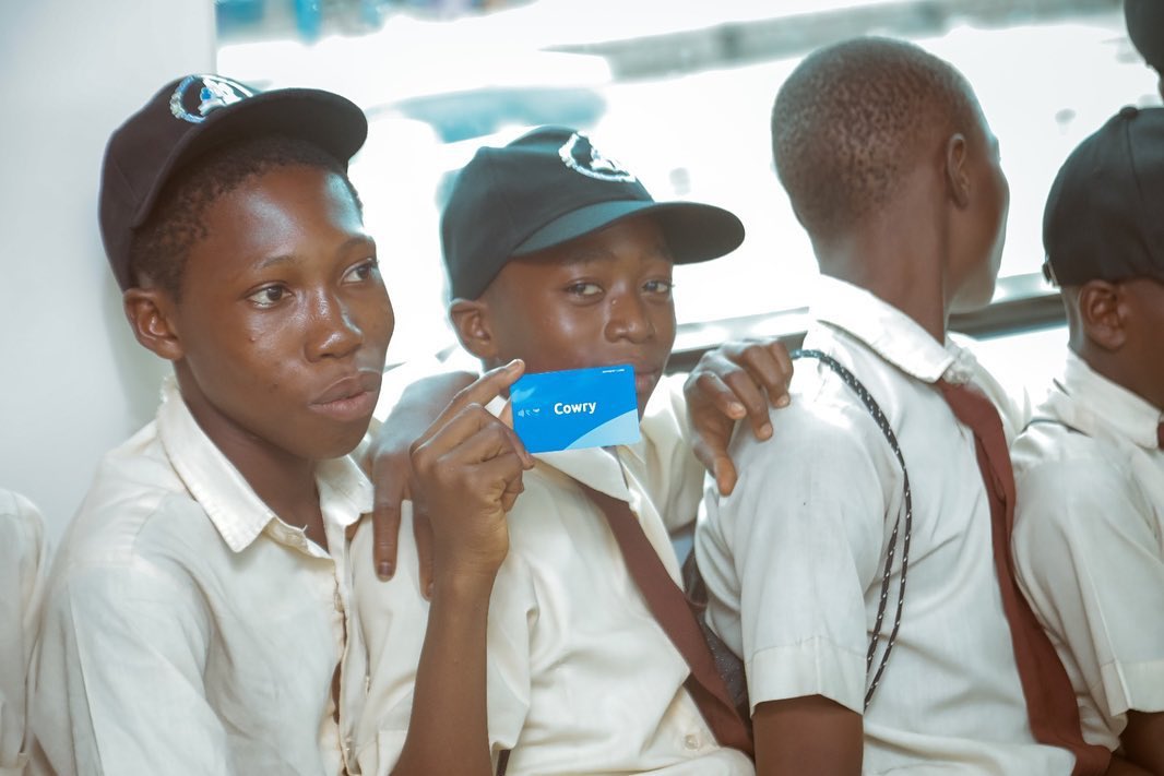paywithcowry's tweet photo. Lagos State First Lady, Dr. Mrs. Claudiana Ibijoke Sanwo-Olu, took 230 boys from her Lagos Boy Child Initiative on an industrial tour using the Lagos Rail Mass Transit (LRMT) Blue Line.
#LagosBoyChildInitiative #IndustrialTour #CowryCard #LRMTBlueLine #paywithcowry https://t.co/WLlNQVimYz