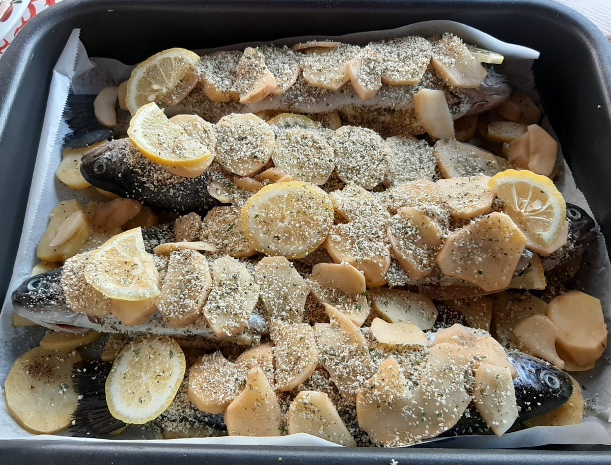 ParcoAlpiLiguri's tweet photo. Nella tradizione della #CucinaBianca la trota era un alimento gradito 🐟 da tutti i componenti della famiglia.
📌 Per celebrare questo piatto molto amato e salutare nel Comune di #Rezzo ogni estate si festeggia la Sagra della trota che quest'anno si terrà sabato 20 luglio. https://t.co/dV7z0jZ8rs