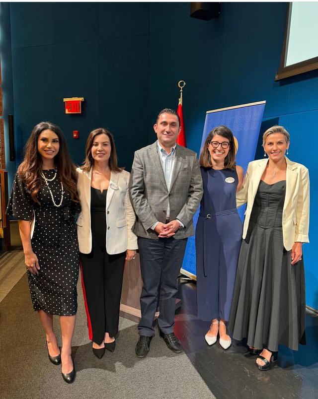 1 Haziran'da Türkevi'nde yaptığımız ''Umuda Yolculuk'' adlı panelimize katılan tüm destekçilerimize teşekkür ediyoruz.Panelin açılış konuşmasını New York Başkonsolosu Sayın Reyhan Özgür yaptı. Yurtdışında ki Türk toplumunu birleştirici çok güzel etkinliklere imza atan Sayın Özgür