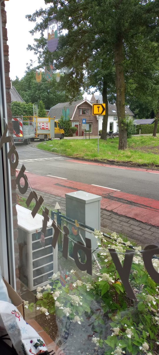 MilenkadeGroot's tweet photo. Beste @gemTiel is een omleidingroute dwars voor een dorp met 30km zone wel de slimste en veiligste? Over de Lingedijk lijkt mij veel veiliger. #A15 #wegwerkzaamheden #onveilig https://t.co/kezGrltdpa