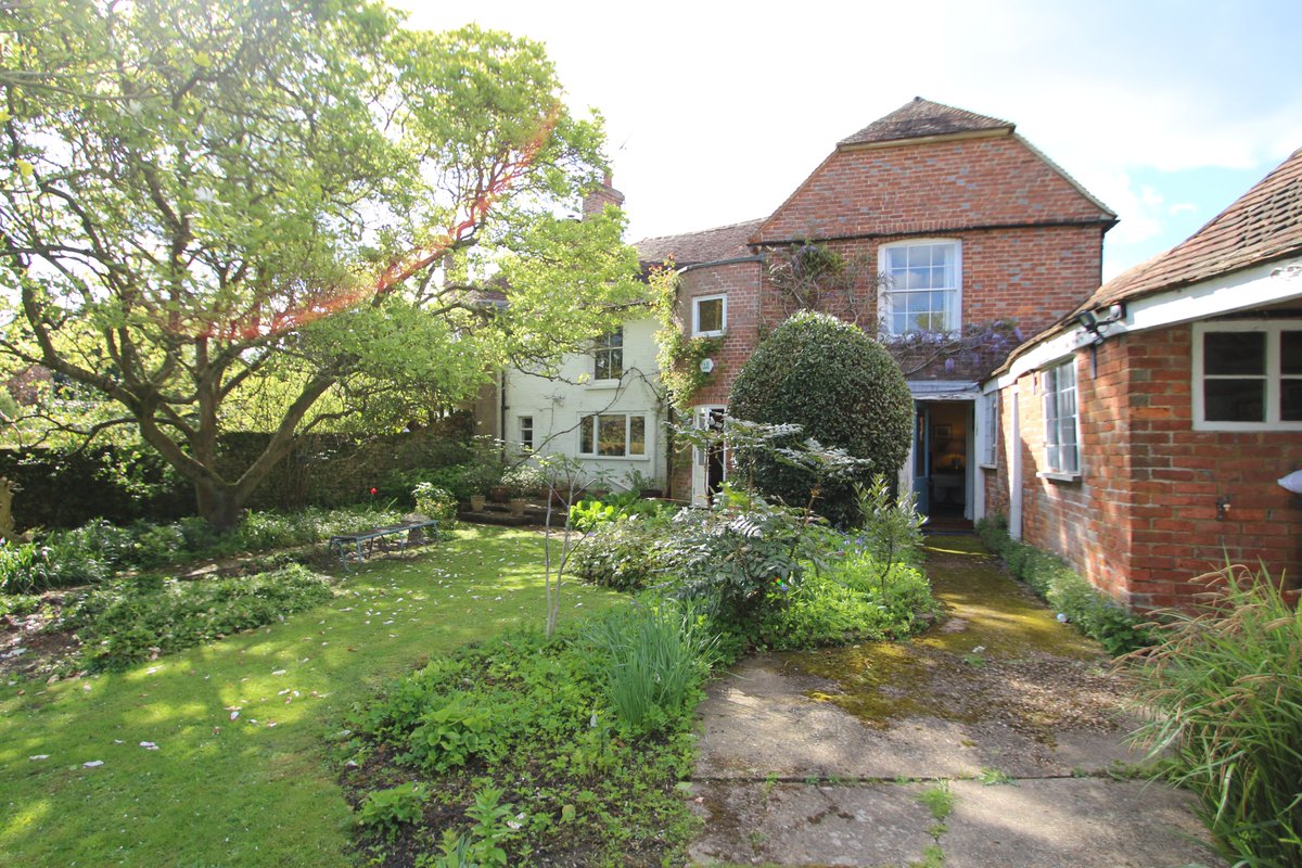 WarnerGrayKent's tweet photo. Church House in Appledore has a stunning, large hidden garden to the rear with vehicular access. Contact WarnerGray to find out more about this historical home which is also chain free. https://t.co/yS7dpju4DZ #warnergray #appledore #houseforsale #houseproject https://t.co/SL5aqaeBhk
