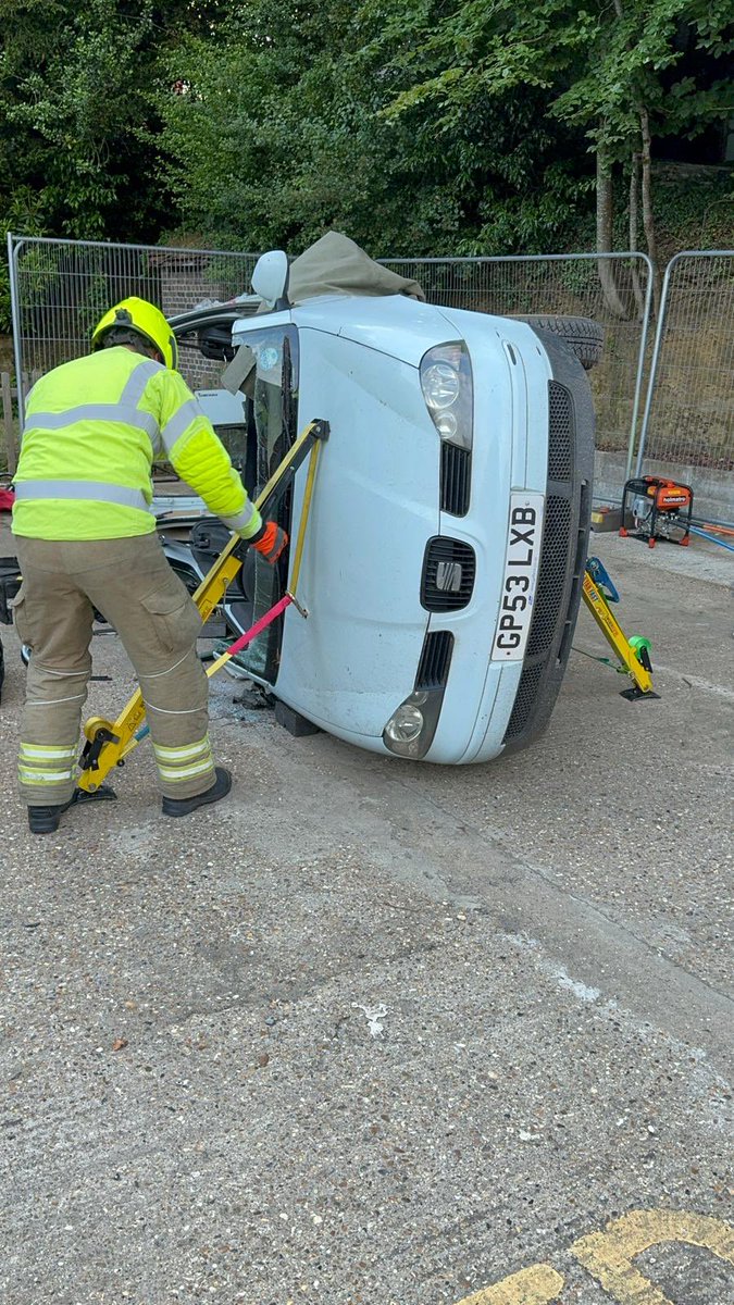 Turners HIll Fire tweet media