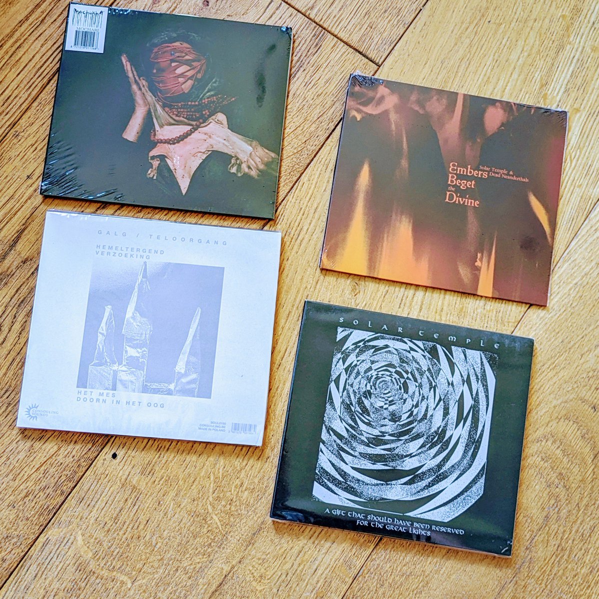 if1989's tweet photo. Bumper delivery from my @consouling subscription 😍 https://t.co/DTofmJOiWG