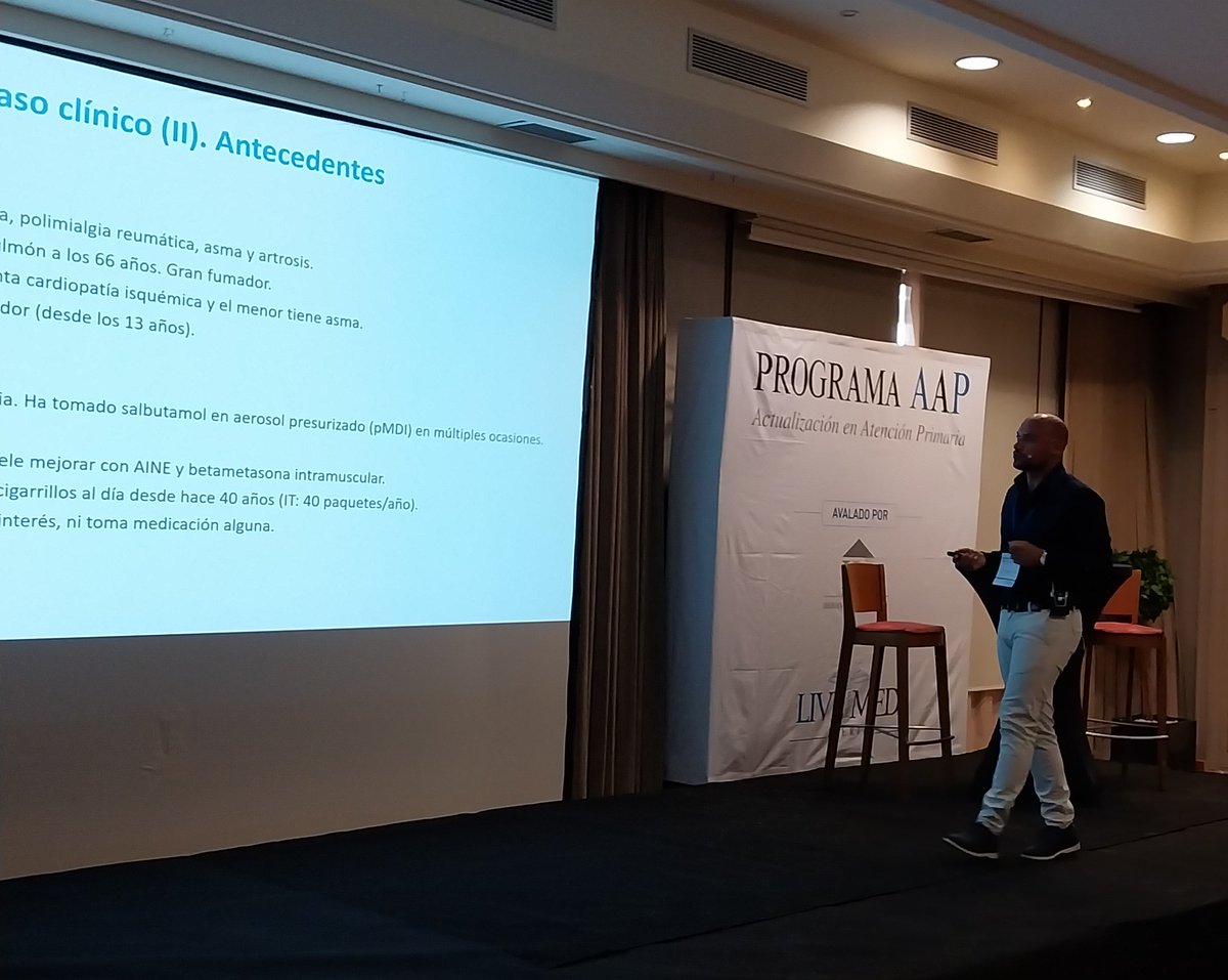 #AAP24Valladolid 🌟El👨‍⚕️ Dr. Martín Sebastián Pessacg Lemes <a href="/martinp1983/">Martin Sebastian Pessacg Lemes</a> sobre la #EPOC, 3ª causa de muerte mundial y 4ª en España: es fundamental estar atentos a la presencia de #síntomas. Una correcta intervención en los #pacientes preserva la funcionalidad. <a href="/SEMERGENap/">SEMERGEN | Médicos de AP</a>