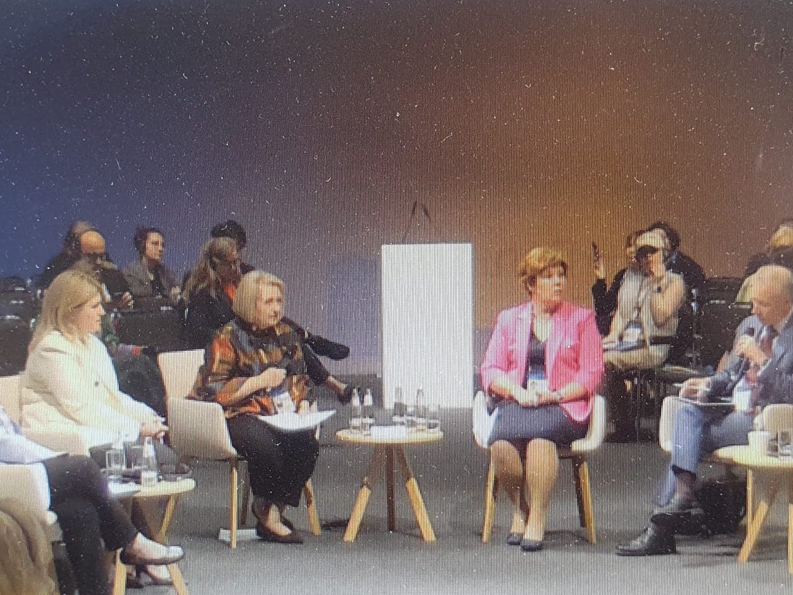 Cieszymy, że <a href="/fem_global/">FemGlobal</a> będzie brać aktywny udział w szerokim procesie odbudowy Ukrainy i że perspektywa kobiet jest traktowana na konferencji Ukraine Recovery Conference w Berlinie jako ważny głos w dyskusji nad teraźniejszością i przyszłością Ukrainy.