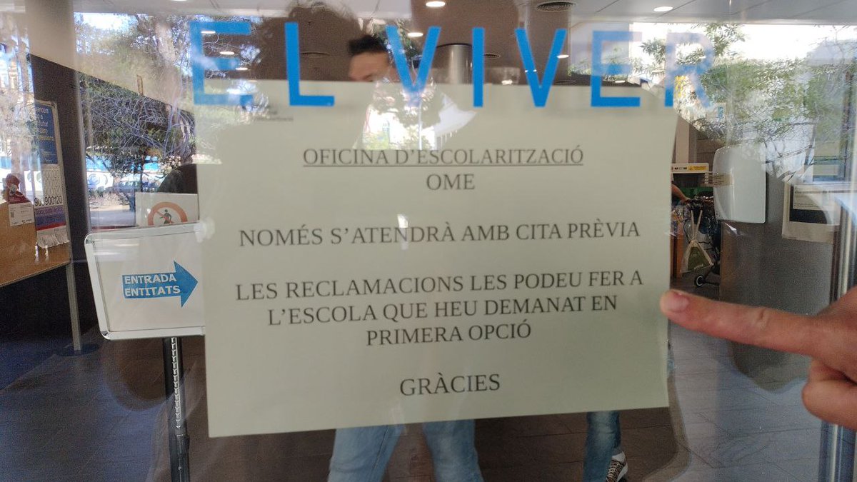 Famílies sense plaça a Badalona tweet media