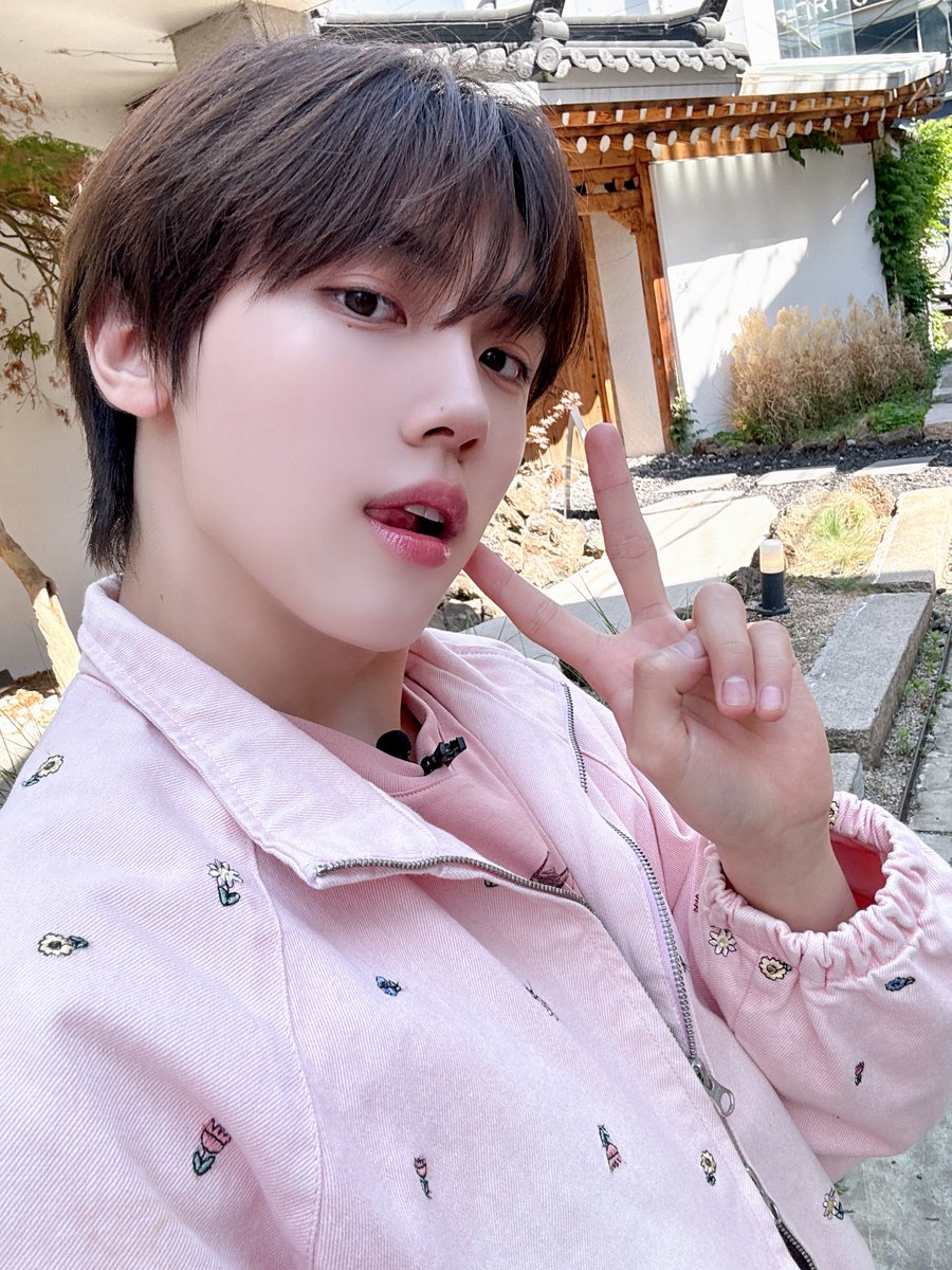 CRAVITYstarship's tweet photo. [📸]
#AfterStageTea X #SENSITIVE_SEONGMIN
@DearKlairs
⠀
#CRAVITY #크래비티
#성민 #SEONGMIN https://t.co/bqmdC5xYvI