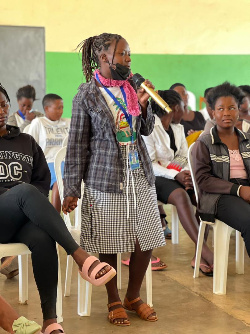 YegoKabuga's tweet photo. Mr. Mugabo John told the youth to warn their friends and their parents to avoid burning anything because it increases the amount of harmful gases in the atmosphere and causes global warming which has a serious impact on health.
@Gasabo_District @RwandaYouthArts @GasaboYouth https://t.co/MqwobLiVvr