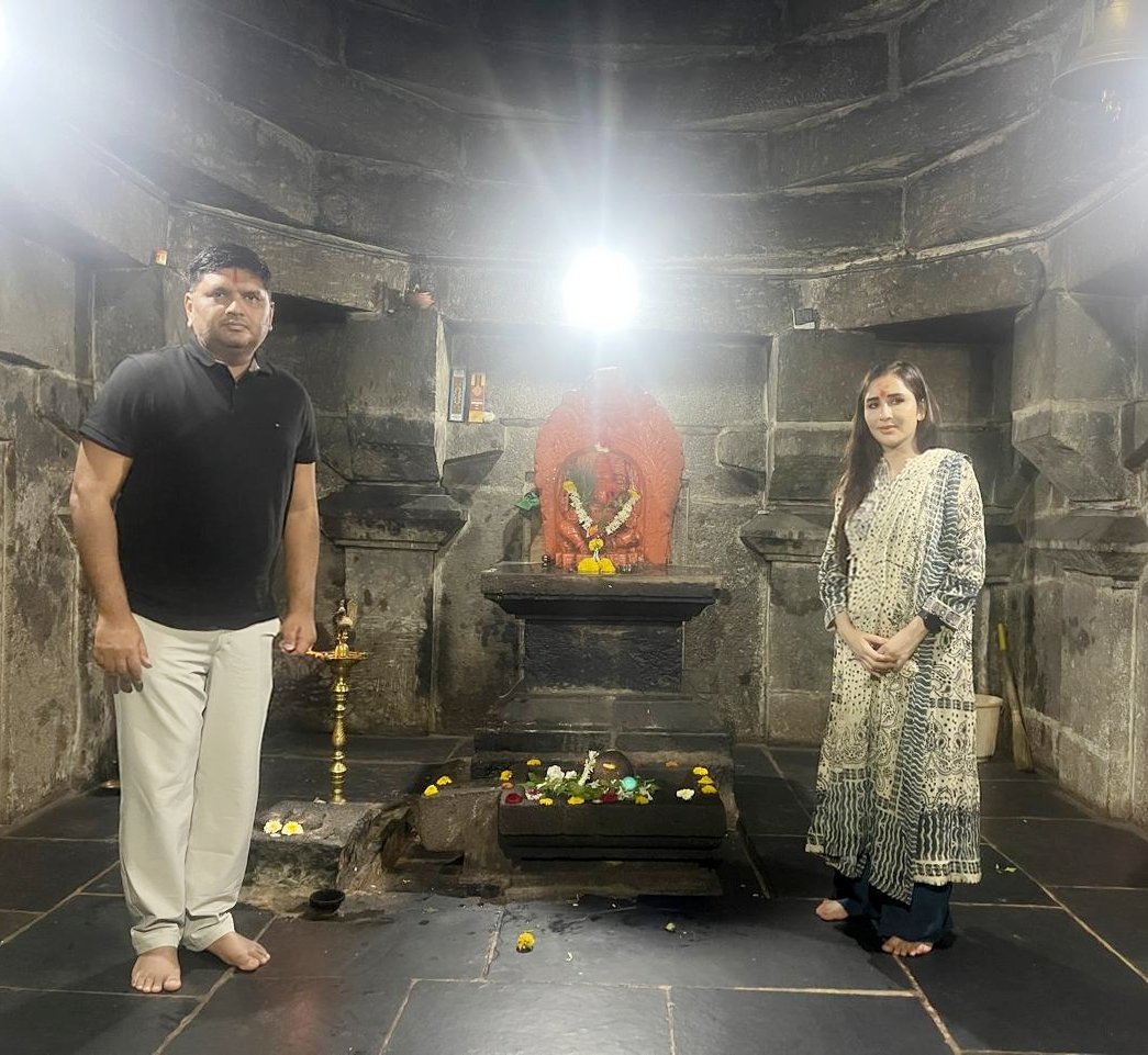 prajaktdada's tweet photo. आज लग्नाच्या वाढदिवसानिमित्त करवीर निवासिनी श्री महालक्ष्मी अंबाबाईचे सपत्नीक दर्शन घेतले.
@TanpureSonali https://t.co/HuJWJBD0NL