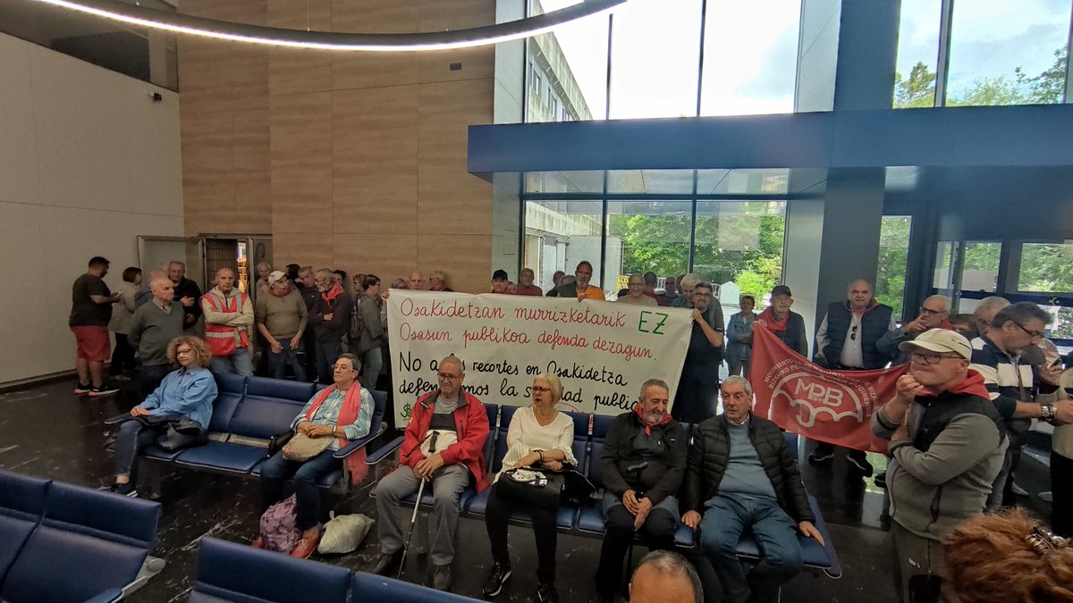 aitziturri's tweet photo. Herri txikietan ere medikuak behar dira! #Osakidetza defenda dezagun #murrizketarikEZ #Berriz #Garai herrietan 3 mediku behar dira eta bakarra dago, ez dago eskubiderik! Gora pentsiodunak! Denongatik borrokan, #bibazuek #MPB https://t.co/hgm0zRlePo