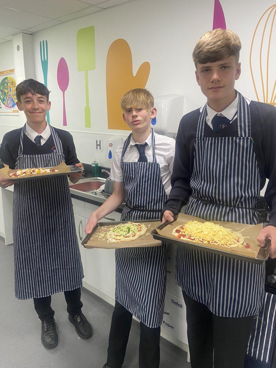 bthcc_college's tweet photo. Food science in action 🎬-  Year 8 investigating using yeast as a raising agent! Some pupils even managed a stuffed crust 🤩
Don’t think any of these pizzas 🍕 will be making it home 🏡 tonight!! @BthccFood https://t.co/LGnntzP3qd