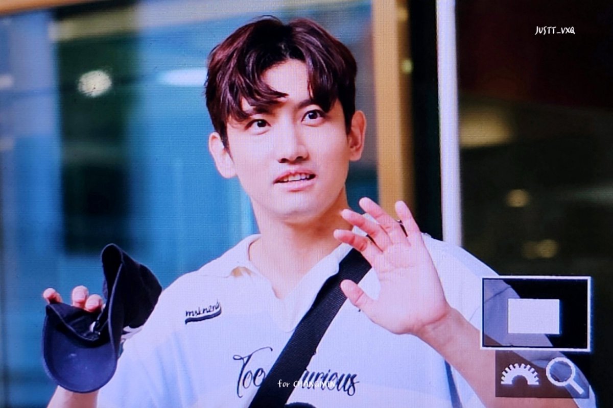 240612 벤자민 버튼 퇴근길 프리뷰
#동방신기 #최강창민 #changmin #チャンミン <a href="/TVXQ/">TVXQ!</a>