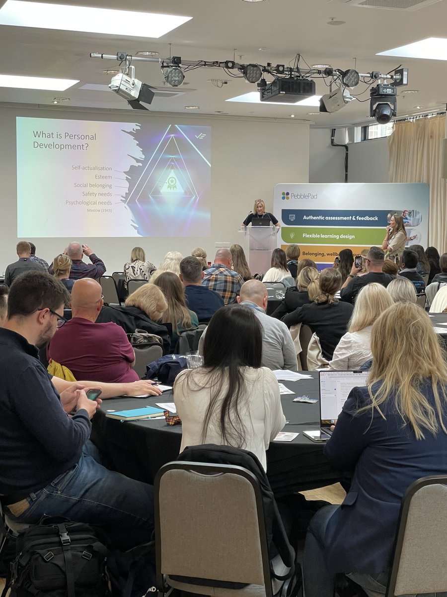 PebblePad's tweet photo. ⚡Picture from the Ignite Sessions ✨

Sarah Copeland from @UniversityLeeds talking about PebblePad and CPD.

#PebbleBash https://t.co/yb43OpfWaL