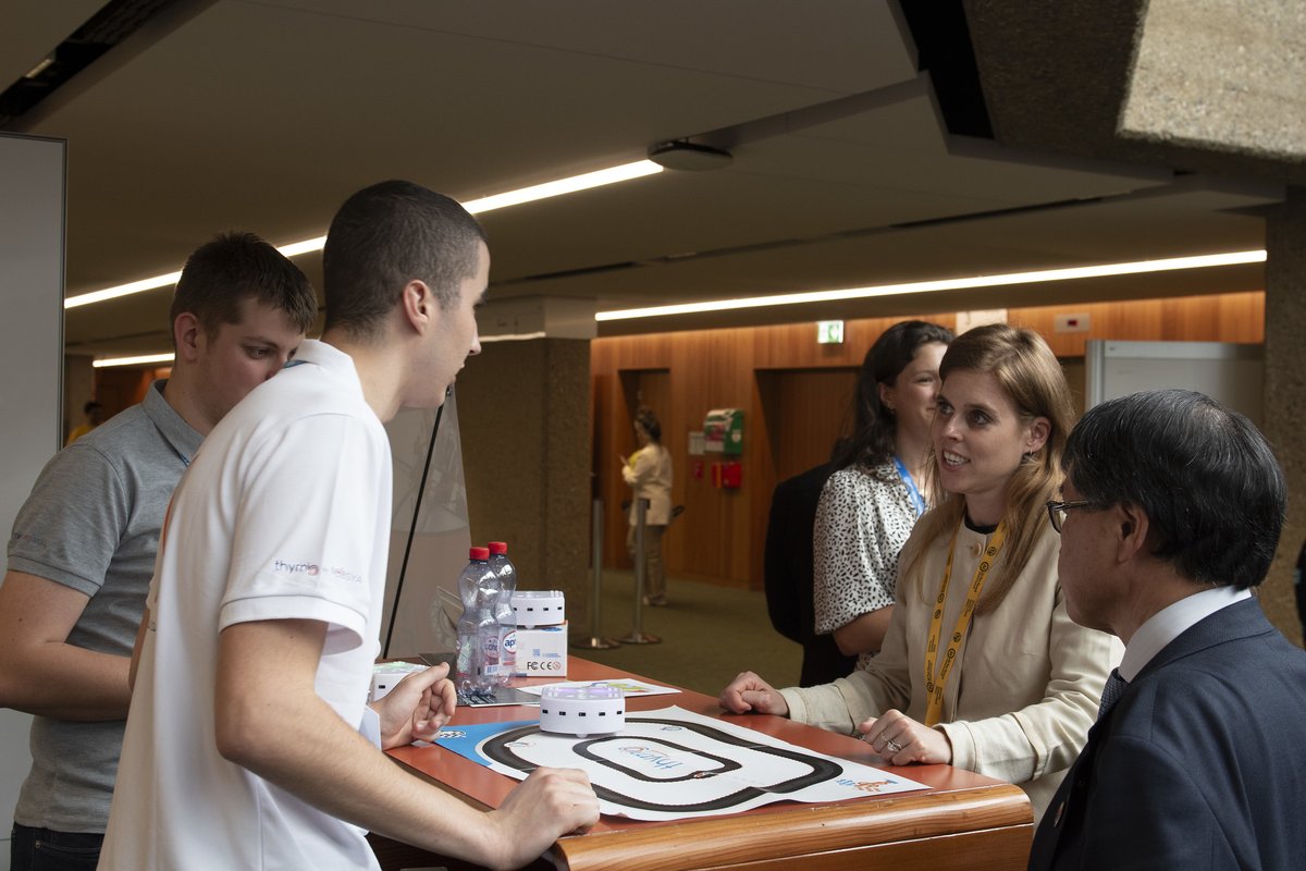 Récapitulatif du Sommet mondial de l'IA à Genève. Un grand merci à l'équipe <a href="/AIforGood/">AI for Good 🇺🇳 #AIforGood</a> de nous avoir fait vivre cette riche expérience. Nous avons également été honorés par la visite de Son Altesse Royale la Princesse Béatrice d'York!

#education #robotics #aiforgood #Geneva