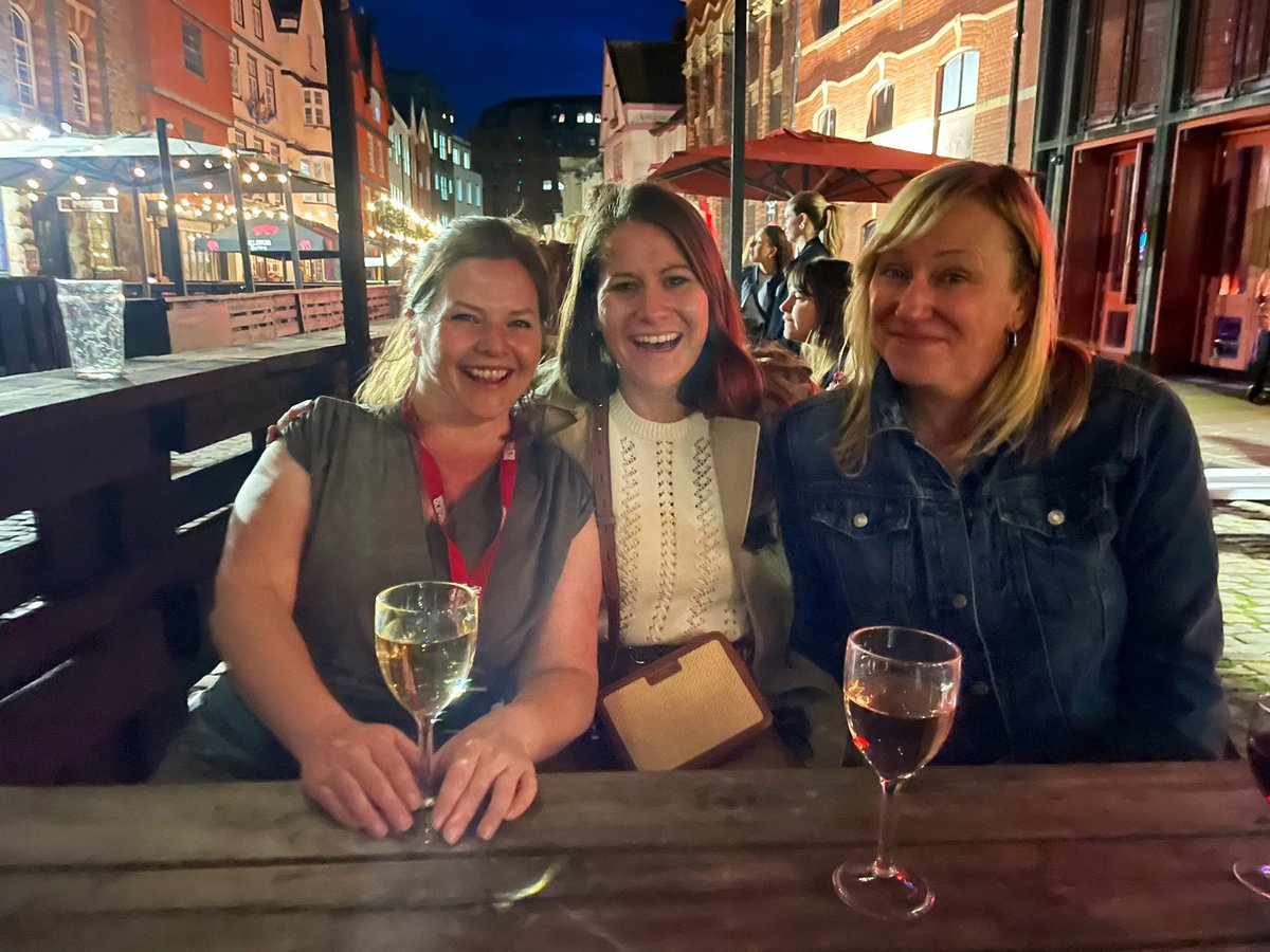 Wonderful press night #AChildofScience 
<a href="/amy_loughton/">Amy Loughton</a> you were wonderful 🥰
Thank you for joining me Kate <a href="/SuzanneSmithCDG/">Suzanne Smith</a> <a href="/BristolOldVic/">Bristol Old Vic</a>