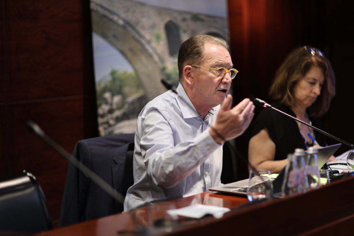 CPMR (@cpmr_europe) on Twitter photo Inspiring words from <a href="/sirgrahamwatson/">Sir Graham Watson 🇪🇺🇮🇹🏴</a> & debate with members of the CPMR on the results of the latest elections of the European Parliament 🗨️ "Keep those EU flags flying in your city halls!" he concluded 🇪🇺🇪🇺🇪🇺🇪🇺 Inspiring words from <a href="/sirgrahamwatson/">Sir Graham Watson 🇪🇺🇮🇹🏴</a> & debate with members of the CPMR on the results of the latest elections of the European Parliament 🗨️ "Keep those EU flags flying in your city halls!" he concluded 🇪🇺🇪🇺🇪🇺🇪🇺